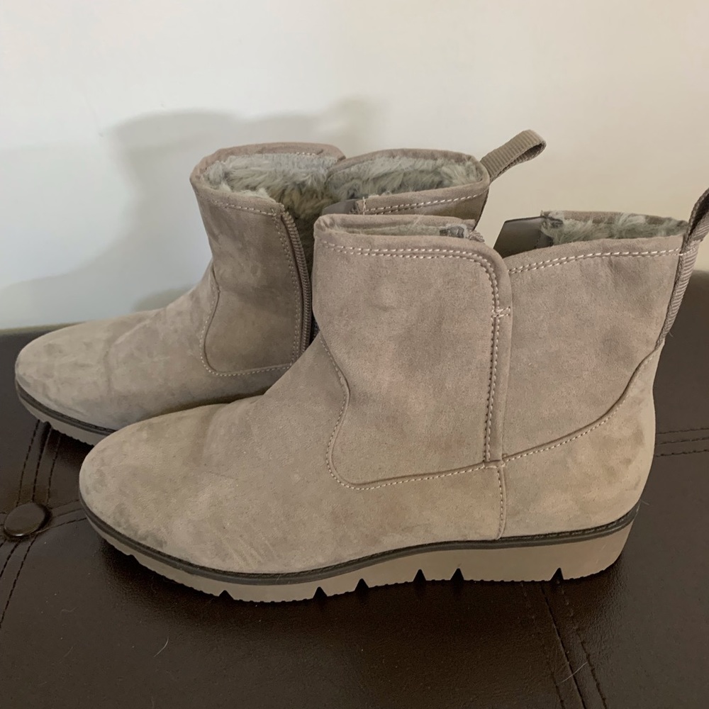 Kelly & Katie Grey Ankle Snow Boot - fur lined - Size 8 1/2 M